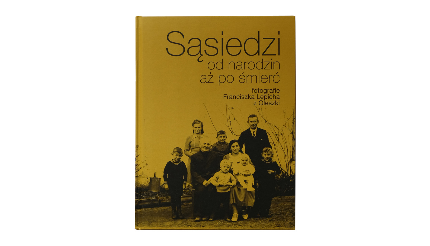 Sąsiedzi od narodzin aż po śmierć. Fotografie Franciszka Lepicha z Oleszki - katalog wystawy - Muzeum Wsi Opolskiej w Opolu 2021