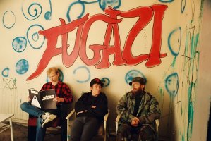 Biuro Klubu Fugazi, Waldek Kruk, Adam 'Filip' Książek, Piotr Wolfram, 1992, fot. Piotr Wolfram