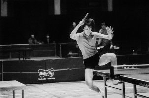 Leszek Kucharski, tenisista stołowy, późniejszy dwukrotny olimpijczyk, medalista mistrzostw świata i Europy, 1975. Fot. Maja Sokołowska